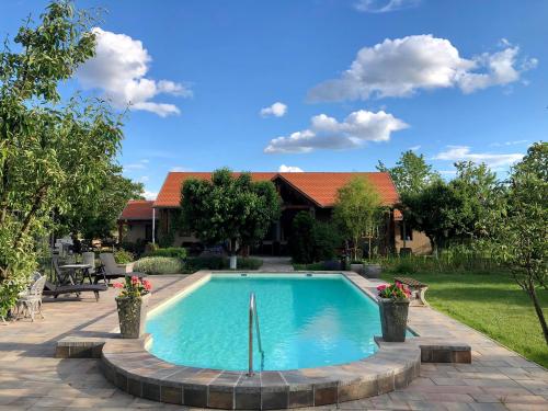 Patrimonium úszómedence